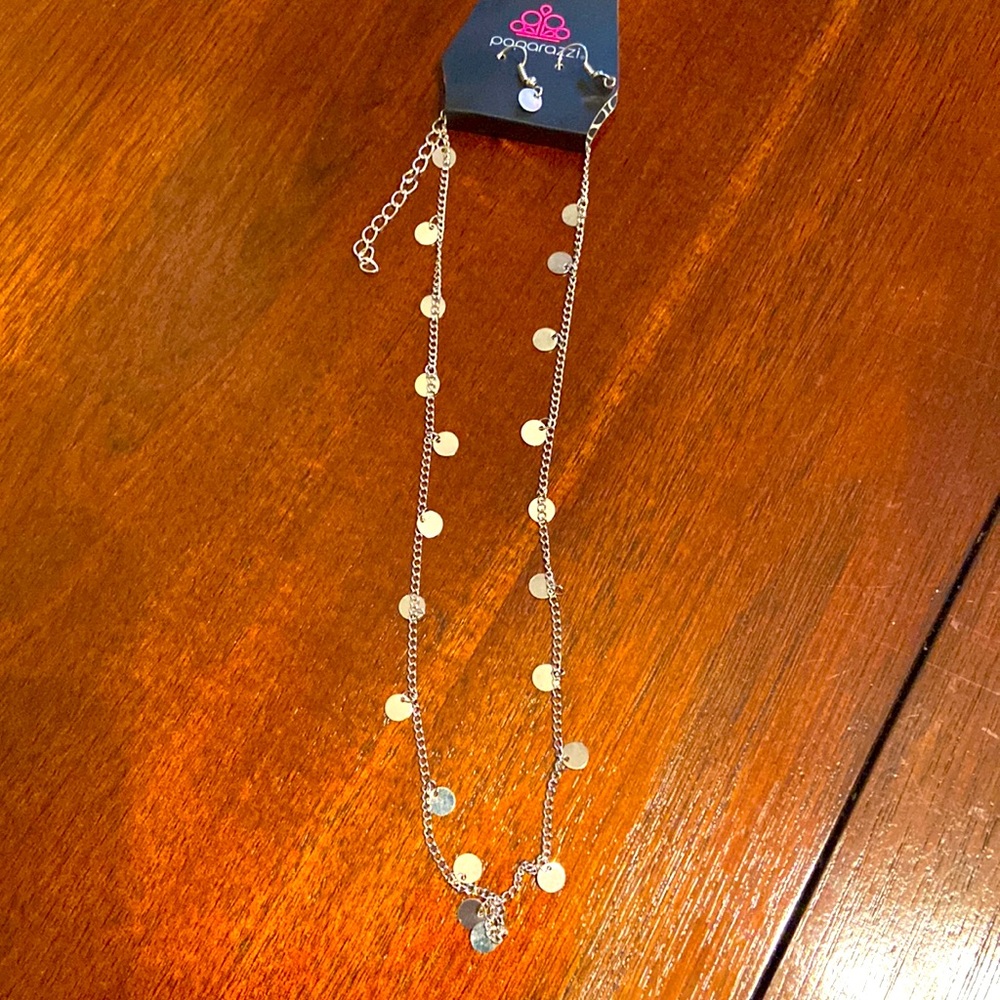 Silver paparazzi chocker with earrings